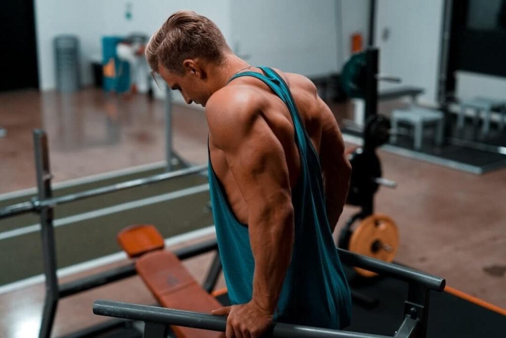 dips بناء العضلات بعد سن 40